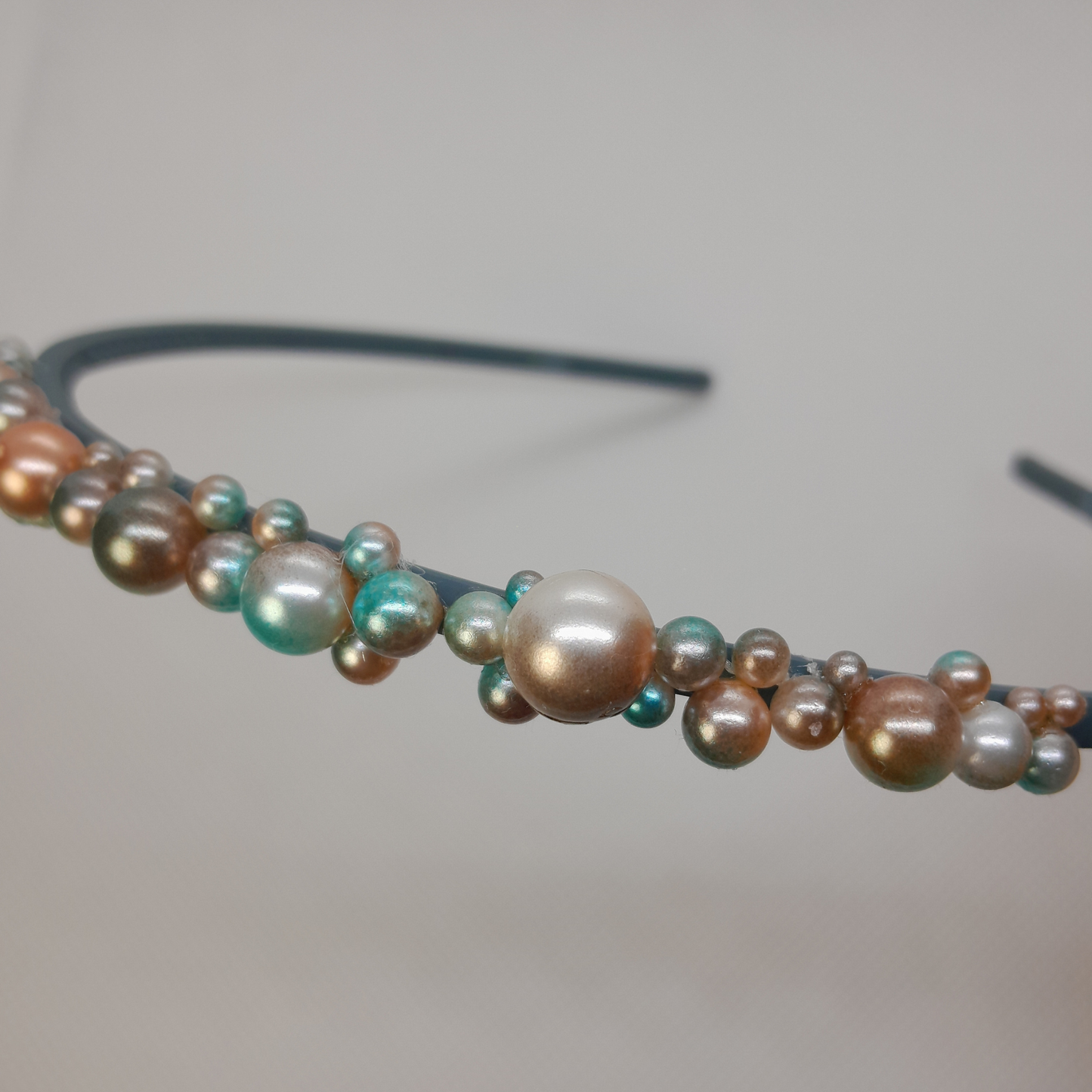 Holiday Bauble Headband for Girls – Elegant Christmas Hairband in Petrol Green, Navy Blue & Café au Lait
