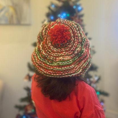 Festive and Stylish Girls’ Christmas Beret – Handmade in Christmas Red, Green & White