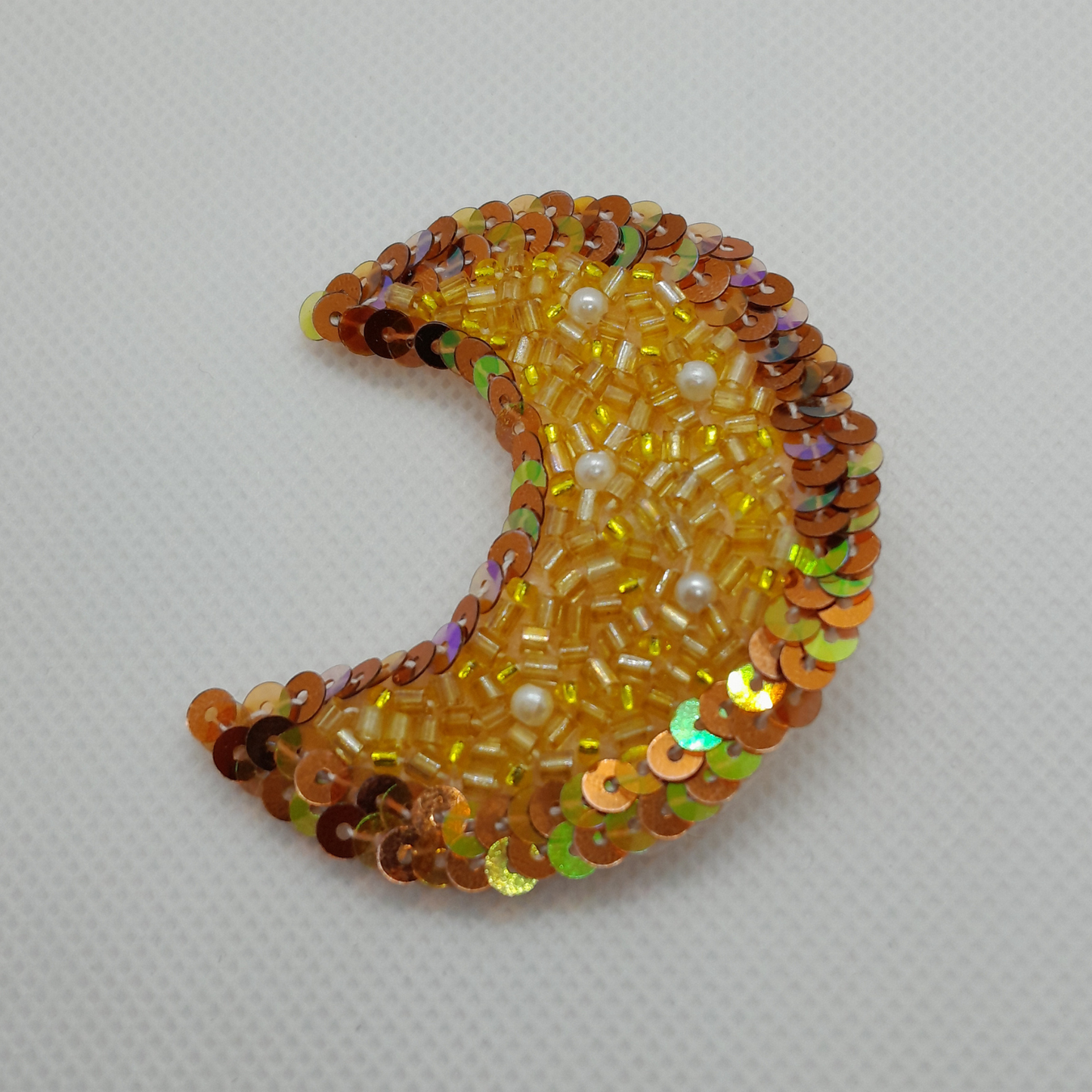 Luxury Handmade Ramadan Brooch for Women – High-End Paillettes, Beads & Faux Pearl Pin (Gold or Black)